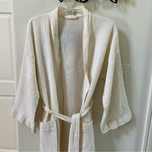 Portico New York by Weathered Stone Textile Waffle Robe in Ecru One Size - Picture 4 of 12
